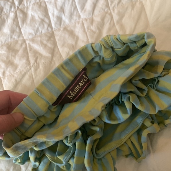 Mustard Pie top and shorts - Picture 6 of 8